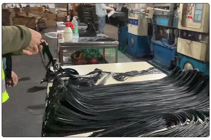 橡膠配件加工廠氣味難聞，傷害人體；廢氣除臭用Dejing的凈?！.jpg